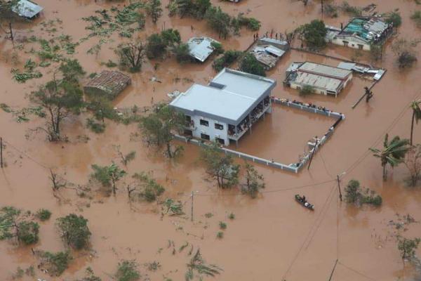 Un village inondé au Mozambique
