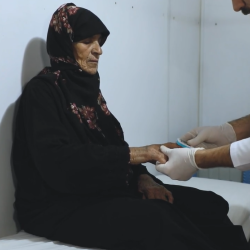 Nada Al-Saleh, 80-jarigeFemme syrienne dans un centre de santé de Médecins du Monde