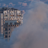 Smoke billows over southern Lebanon following an Israeli strike, amid ongoing cross-border hostilities between Hezbollah and Israeli forces, as seen from Tyre, Lebanon September 25, 2024. REUTERS/Amr Abdallah Dalsh